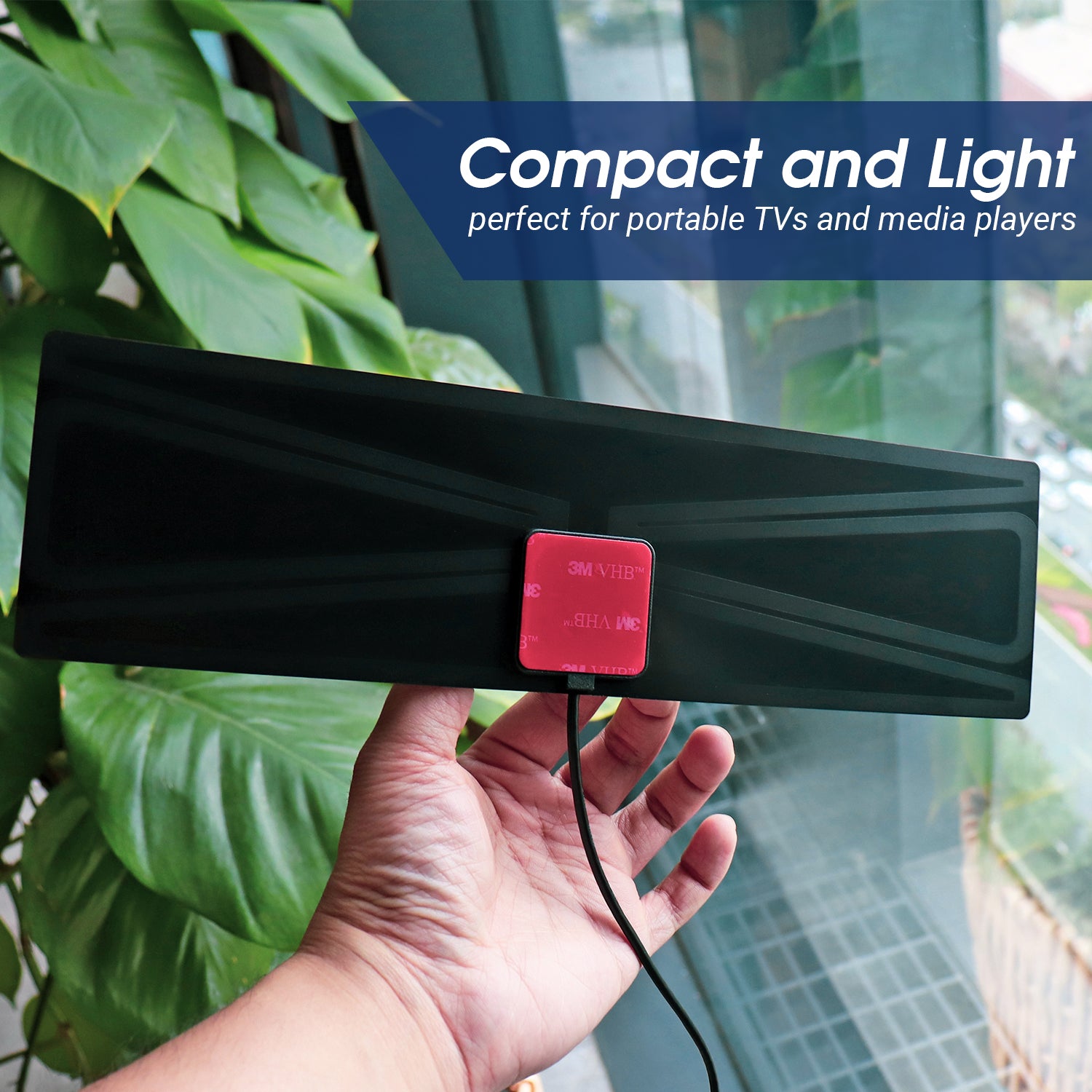 Antenne intérieure à gain élevé numérique TNT Design plat - Montage sur fenêtre ou mural avec réception 5 dBi August DTA420